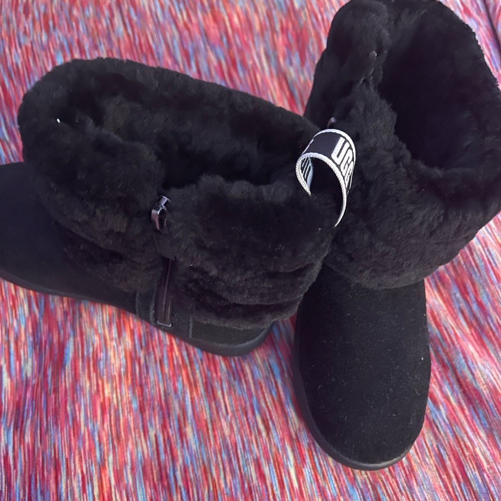 Girls black uggs boots